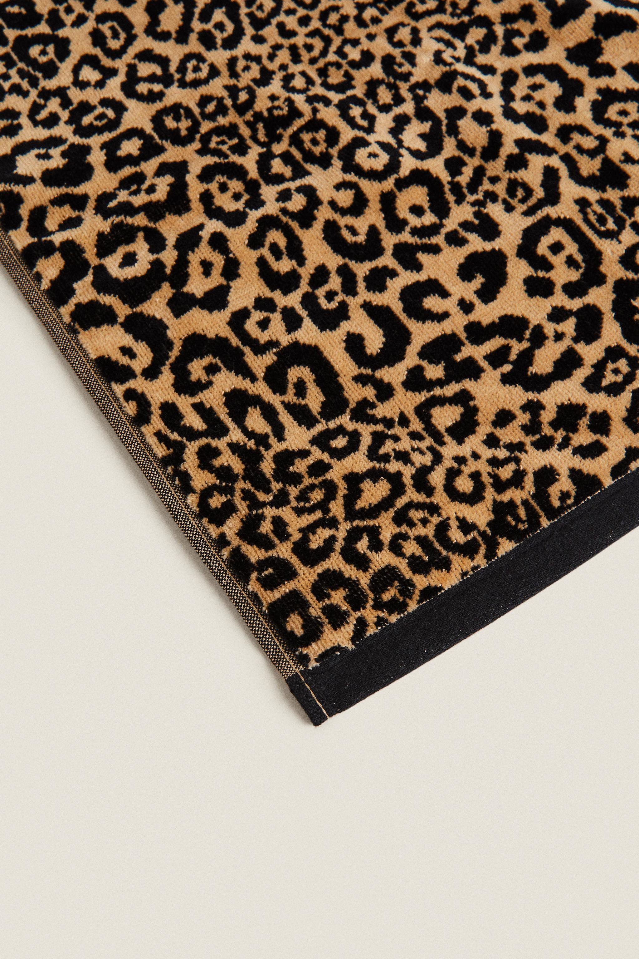SERVIETTE DE BAIN VELOURS MOTIF ANIMALIER